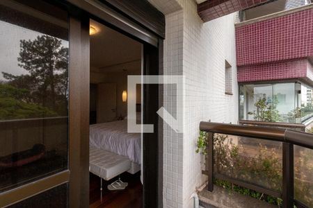 Apartamento à venda com 291m², 4 quartos e 4 vagas Apartamento à venda com 291m², 4 quartos e 4 vagasVaranda da Suíte 1