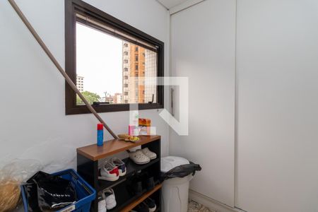 Apartamento à venda com 291m², 4 quartos e 4 vagas Apartamento à venda com 291m², 4 quartos e 4 vagasQuarto de Serviço 1