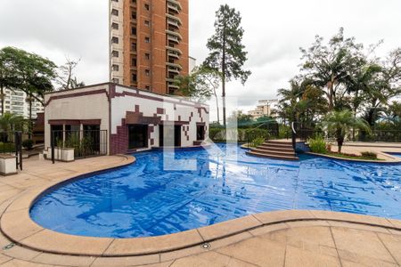 Apartamento à venda com 291m², 4 quartos e 4 vagas Apartamento à venda com 291m², 4 quartos e 4 vagasÁrea comum - Piscina
