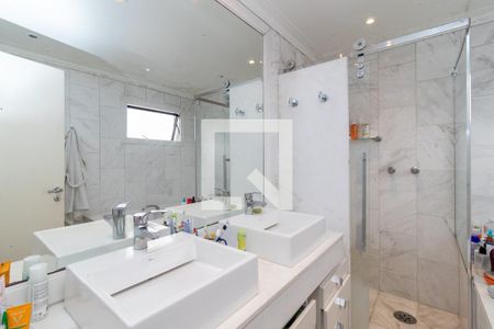 Apartamento à venda com 291m², 4 quartos e 4 vagas Apartamento à venda com 291m², 4 quartos e 4 vagasBanheiro da Suíte 1