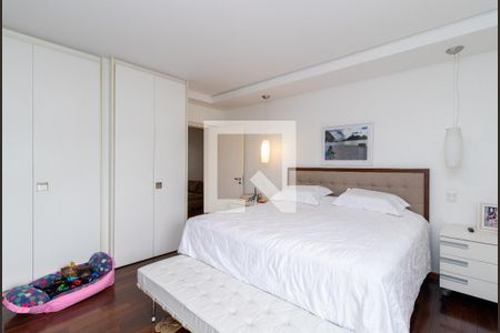 Apartamento à venda com 291m², 4 quartos e 4 vagas Apartamento à venda com 291m², 4 quartos e 4 vagasSuíte 1