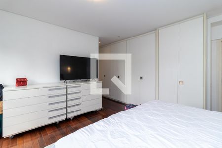 Apartamento à venda com 291m², 4 quartos e 4 vagas Apartamento à venda com 291m², 4 quartos e 4 vagasSuíte 1