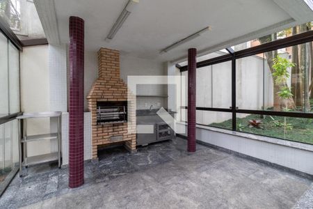 Apartamento à venda com 291m², 4 quartos e 4 vagas Apartamento à venda com 291m², 4 quartos e 4 vagasÁrea comum - Churrasqueira