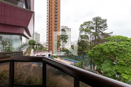 Apartamento à venda com 291m², 4 quartos e 4 vagas Apartamento à venda com 291m², 4 quartos e 4 vagasVaranda da Suíte 1