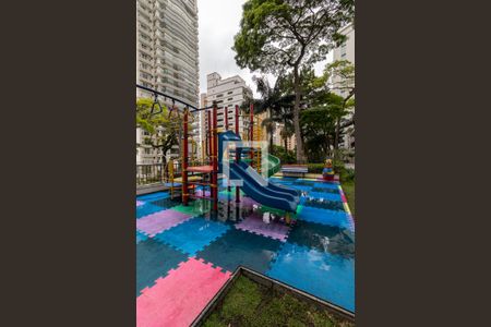 Apartamento à venda com 291m², 4 quartos e 4 vagas Apartamento à venda com 291m², 4 quartos e 4 vagasÁrea comum - Playground