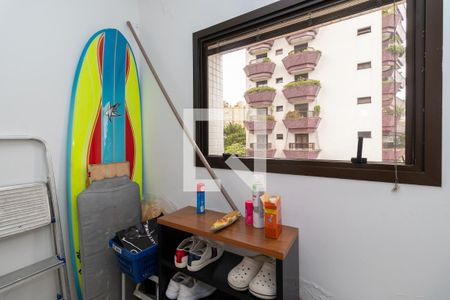 Apartamento à venda com 291m², 4 quartos e 4 vagas Apartamento à venda com 291m², 4 quartos e 4 vagasQuarto de Serviço 1