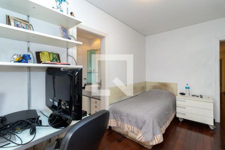 Apartamento à venda com 291m², 4 quartos e 4 vagas Apartamento à venda com 291m², 4 quartos e 4 vagasSuíte 2
