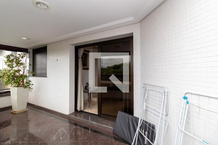 Apartamento à venda com 291m², 4 quartos e 4 vagas Apartamento à venda com 291m², 4 quartos e 4 vagasVaranda da Sala