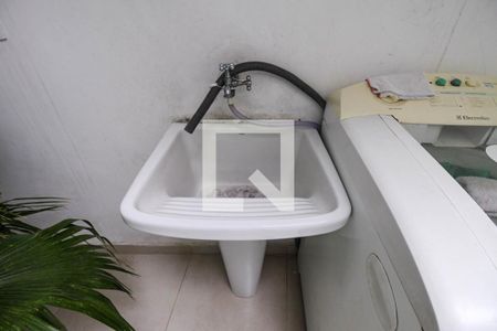 Casa à venda com 320m², 4 quartos e 2 vagas Casa à venda com 320m², 4 quartos e 2 vagasÁrea de Serviço