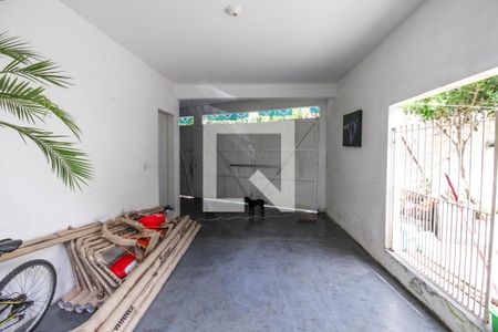 Casa à venda com 320m², 4 quartos e 2 vagas Casa à venda com 320m², 4 quartos e 2 vagasGaragem