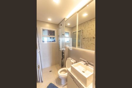 Apartamento à venda com 72m², 2 quartos e 2 vagas Apartamento à venda com 72m², 2 quartos e 2 vagasBanheiro social