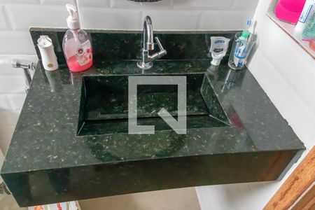 Casa à venda com 215m², 5 quartos e 1 vagaBanheiro da Suíte 1 - 2ª Pavimento