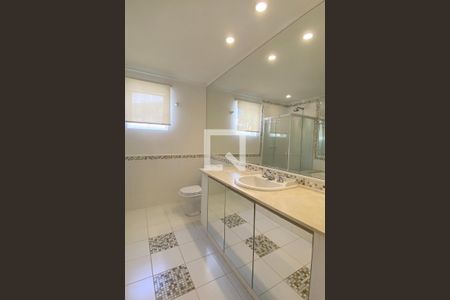 Casa de condomínio à venda com 450m², 4 quartos e 4 vagasBanheiro da Suíte 1