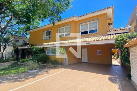 Casa de condomínio à venda com 450m², 4 quartos e 4 vagasFachada