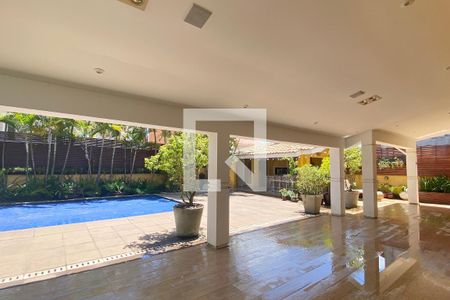 Casa de condomínio à venda com 450m², 4 quartos e 4 vagasVaranda