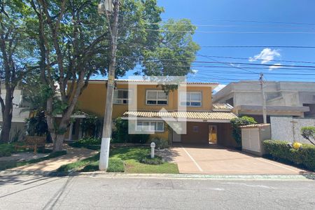 Casa de condomínio à venda com 450m², 4 quartos e 4 vagasFachada