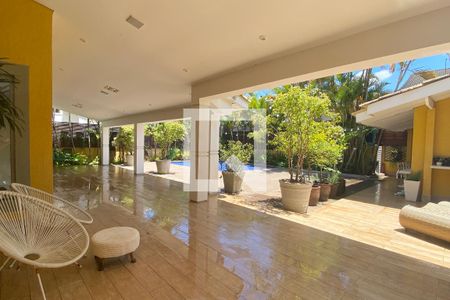Casa de condomínio à venda com 450m², 4 quartos e 4 vagasVaranda