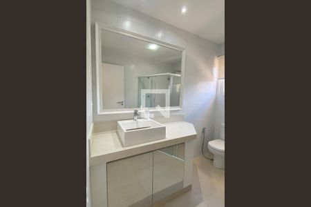 Casa de condomínio à venda com 450m², 4 quartos e 4 vagasBanheiro da Suíte 3