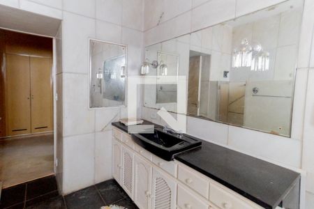 Casa à venda com 407m², 5 quartos e 4 vagas Casa à venda com 407m², 5 quartos e 4 vagasBanheiro da Suíte