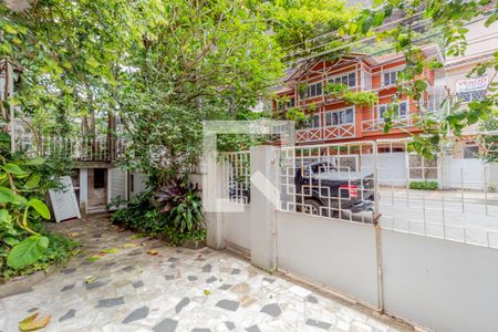 Casa à venda com 407m², 5 quartos e 4 vagas Casa à venda com 407m², 5 quartos e 4 vagasÁrea externa