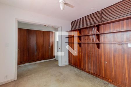 Casa à venda com 407m², 5 quartos e 4 vagas Casa à venda com 407m², 5 quartos e 4 vagasQuarto 2