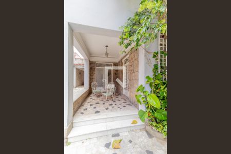 Casa à venda com 407m², 5 quartos e 4 vagas Casa à venda com 407m², 5 quartos e 4 vagasVaranda