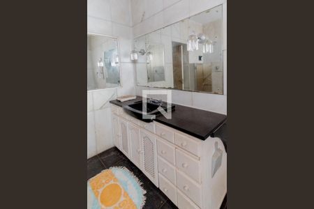 Casa à venda com 407m², 5 quartos e 4 vagas Casa à venda com 407m², 5 quartos e 4 vagasBanheiro da Suíte