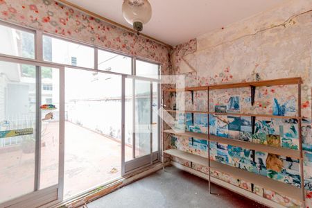 Casa à venda com 407m², 5 quartos e 4 vagas Casa à venda com 407m², 5 quartos e 4 vagasQuarto 3 - Anexo