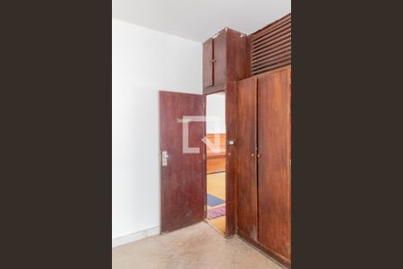 Casa à venda com 407m², 5 quartos e 4 vagas Casa à venda com 407m², 5 quartos e 4 vagasQuarto 1