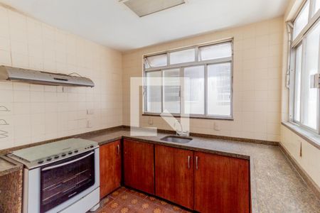 Casa à venda com 407m², 5 quartos e 4 vagas Casa à venda com 407m², 5 quartos e 4 vagasCozinha