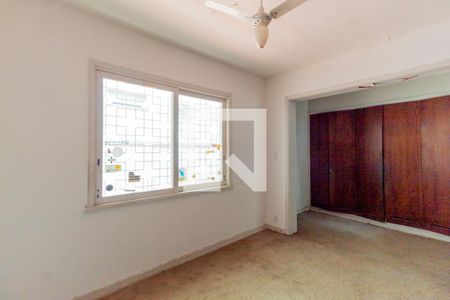 Casa à venda com 407m², 5 quartos e 4 vagas Casa à venda com 407m², 5 quartos e 4 vagasQuarto 2