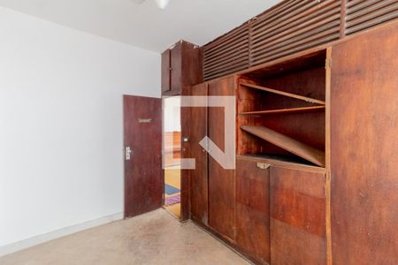 Casa à venda com 407m², 5 quartos e 4 vagas Casa à venda com 407m², 5 quartos e 4 vagasQuarto 1