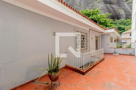 Casa à venda com 407m², 5 quartos e 4 vagas Casa à venda com 407m², 5 quartos e 4 vagasÁrea externa