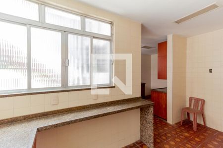 Casa à venda com 407m², 5 quartos e 4 vagas Casa à venda com 407m², 5 quartos e 4 vagasCozinha