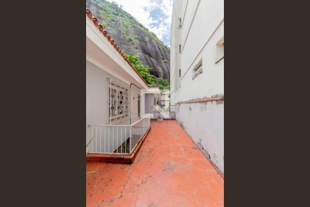 Casa à venda com 407m², 5 quartos e 4 vagas Casa à venda com 407m², 5 quartos e 4 vagasÁrea externa
