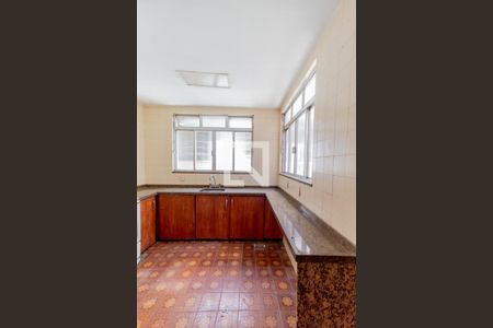 Casa à venda com 407m², 5 quartos e 4 vagas Casa à venda com 407m², 5 quartos e 4 vagasCozinha