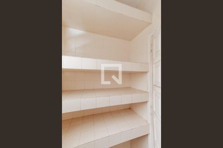 Casa à venda com 407m², 5 quartos e 4 vagas Casa à venda com 407m², 5 quartos e 4 vagasDespensa