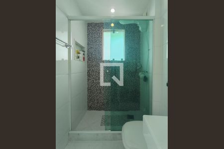 Casa à venda com 360m², 4 quartos e 4 vagasBanheiro Quarto 2 - Suíte