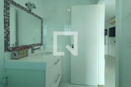 Casa à venda com 360m², 4 quartos e 4 vagasBanheiro Quarto 2 - Suíte