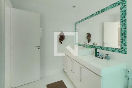 Casa à venda com 360m², 4 quartos e 4 vagasBanheiro Quarto 1 - Suíte