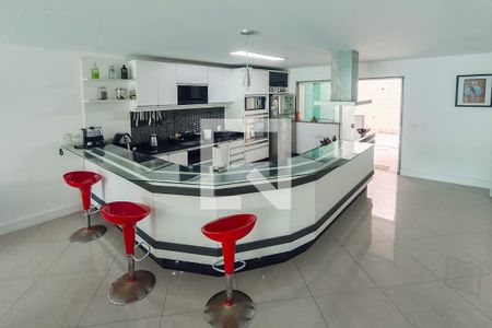 Casa à venda com 360m², 4 quartos e 4 vagasCozinha