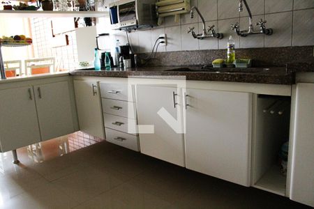 Casa à venda com 500m², 4 quartos e 8 vagasCozinha