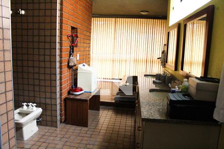 Casa à venda com 500m², 4 quartos e 8 vagasBanheiro da Suíte 1