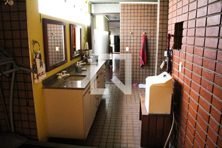 Casa à venda com 500m², 4 quartos e 8 vagasBanheiro da Suíte 1