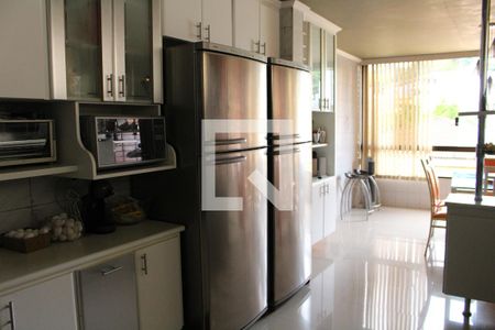 Casa à venda com 500m², 4 quartos e 8 vagasCozinha