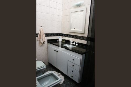 Casa à venda com 500m², 4 quartos e 8 vagasBanheiro da Suíte 2