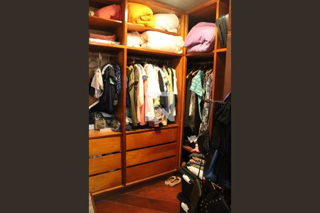 Casa à venda com 500m², 4 quartos e 8 vagasSuíte 1