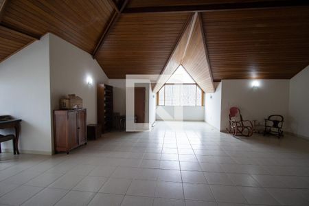 Casa à venda com 850m², 5 quartos e 8 vagas Casa à venda com 850m², 5 quartos e 8 vagasSotão
