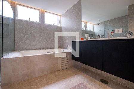 Suíte 1 - Banheiro de apartamento à venda com 3 quartos, 226m² em Jardim Paulista, São Paulo