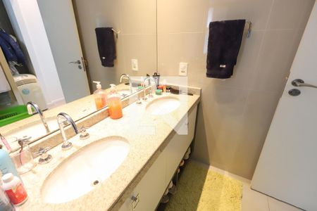 Apartamento à venda com 143m², 3 quartos e 2 vagas Apartamento à venda com 143m², 3 quartos e 2 vagasBanheiro da Suíte 3